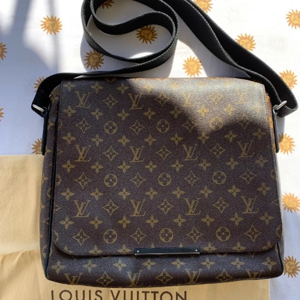 LOUIS VUITTON Monogram Macassar District  Bag
